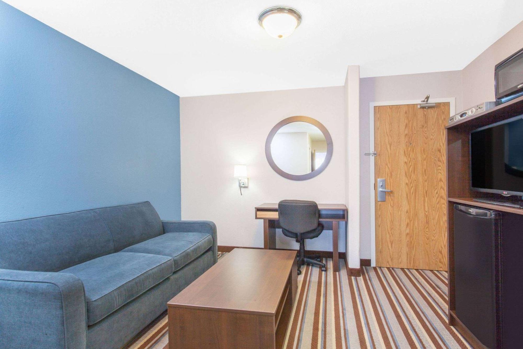 Super 8 By Wyndham Fort Frances Exterior photo