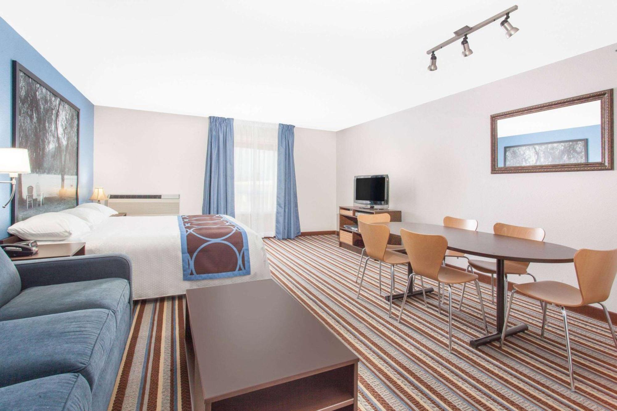 Super 8 By Wyndham Fort Frances Exterior photo