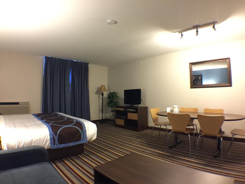 Super 8 By Wyndham Fort Frances Exterior photo