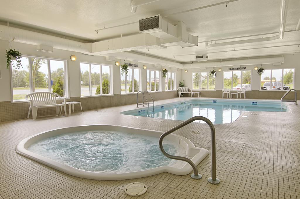 Super 8 By Wyndham Fort Frances Exterior photo