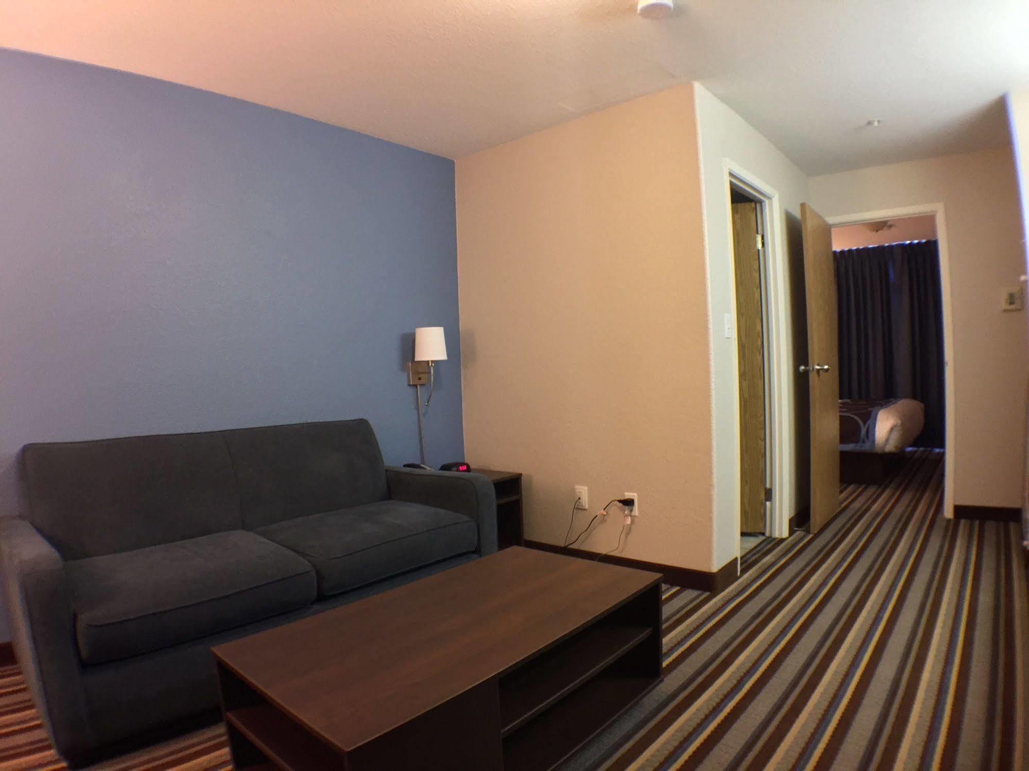 Super 8 By Wyndham Fort Frances Exterior photo