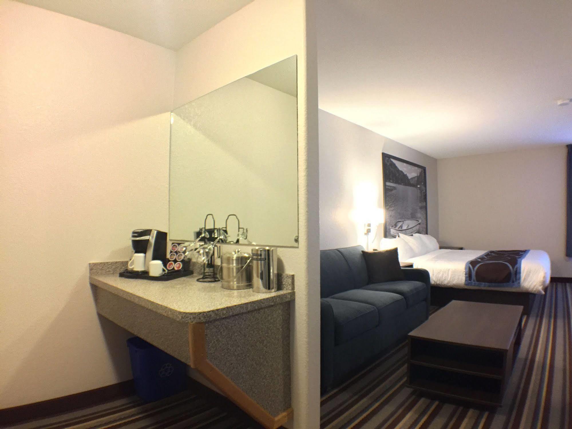 Super 8 By Wyndham Fort Frances Exterior photo