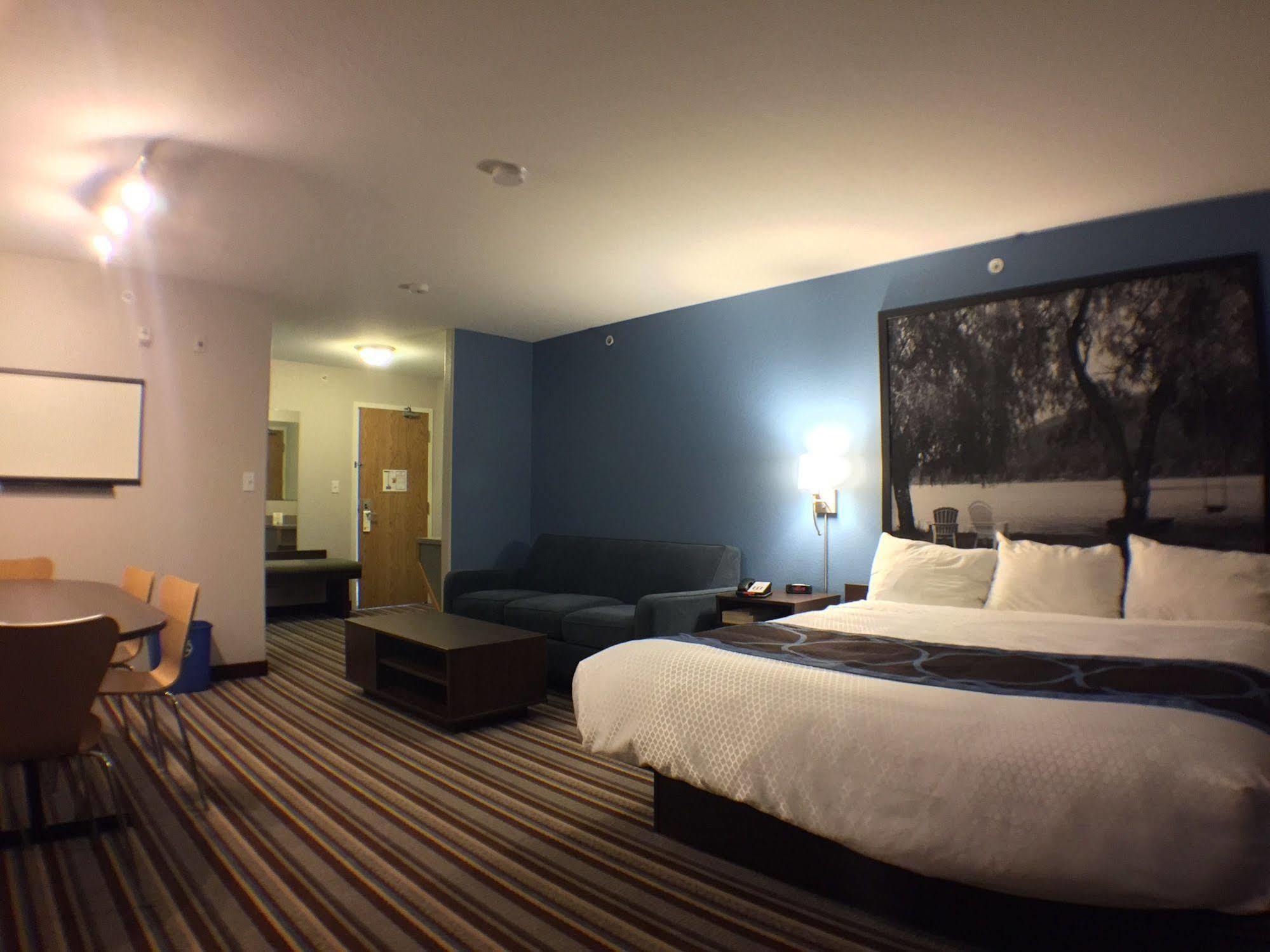 Super 8 By Wyndham Fort Frances Exterior photo