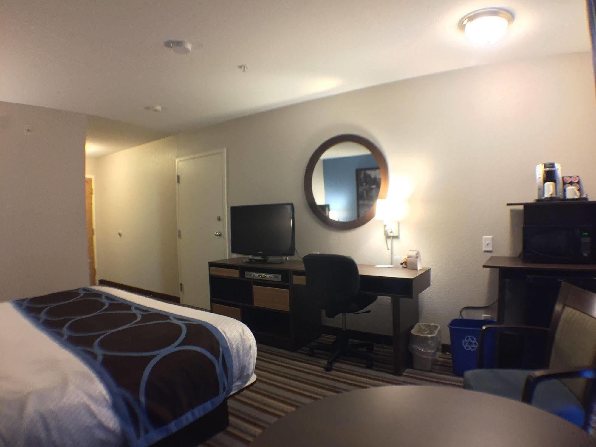 Super 8 By Wyndham Fort Frances Exterior photo