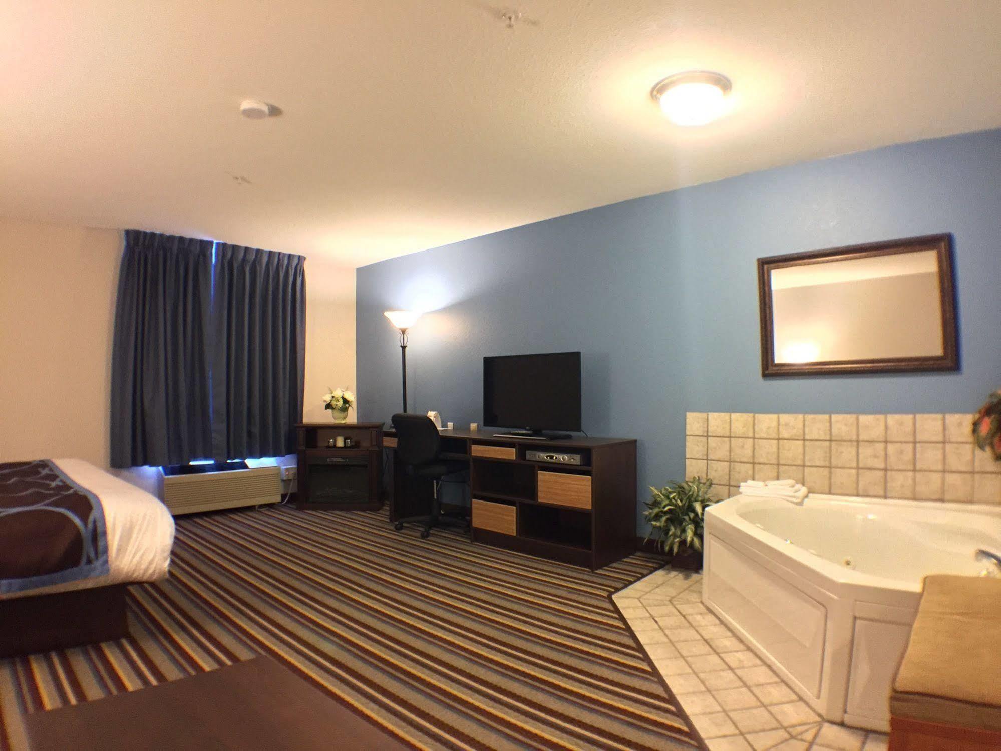 Super 8 By Wyndham Fort Frances Exterior photo