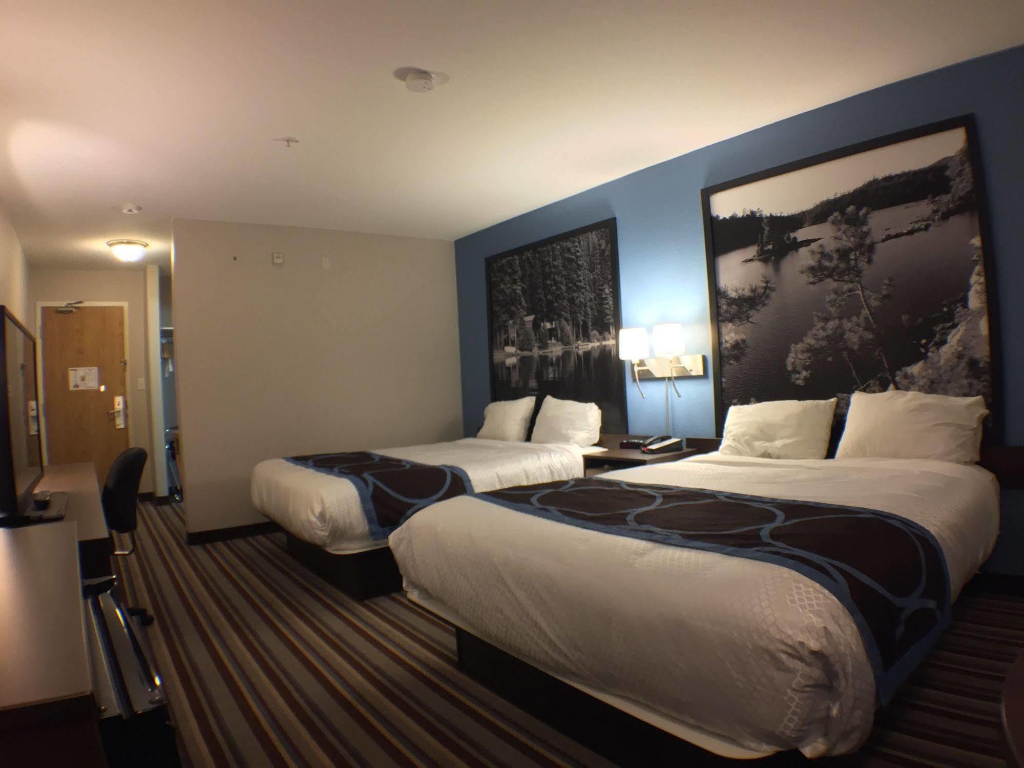 Super 8 By Wyndham Fort Frances Exterior photo