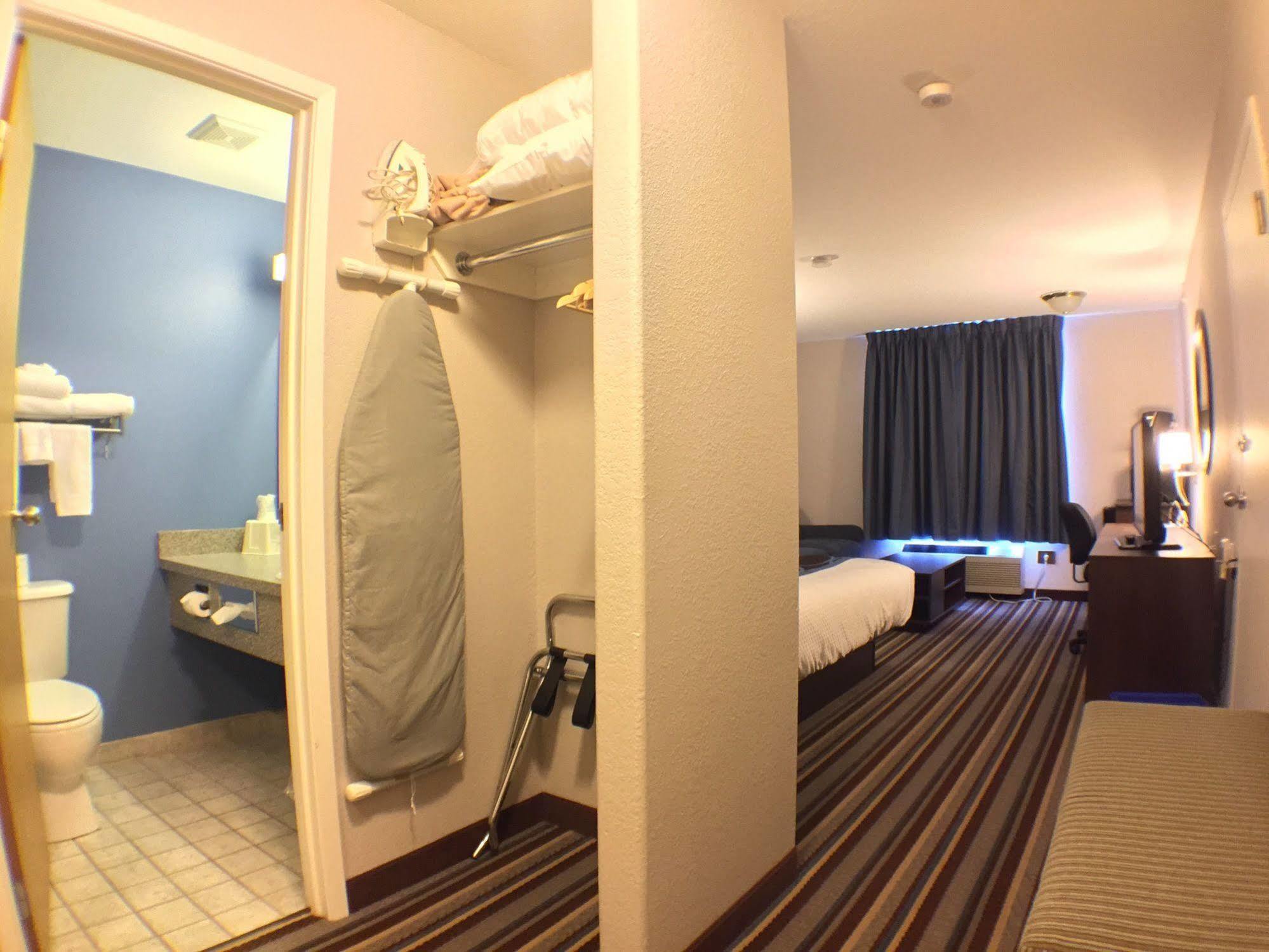 Super 8 By Wyndham Fort Frances Exterior photo
