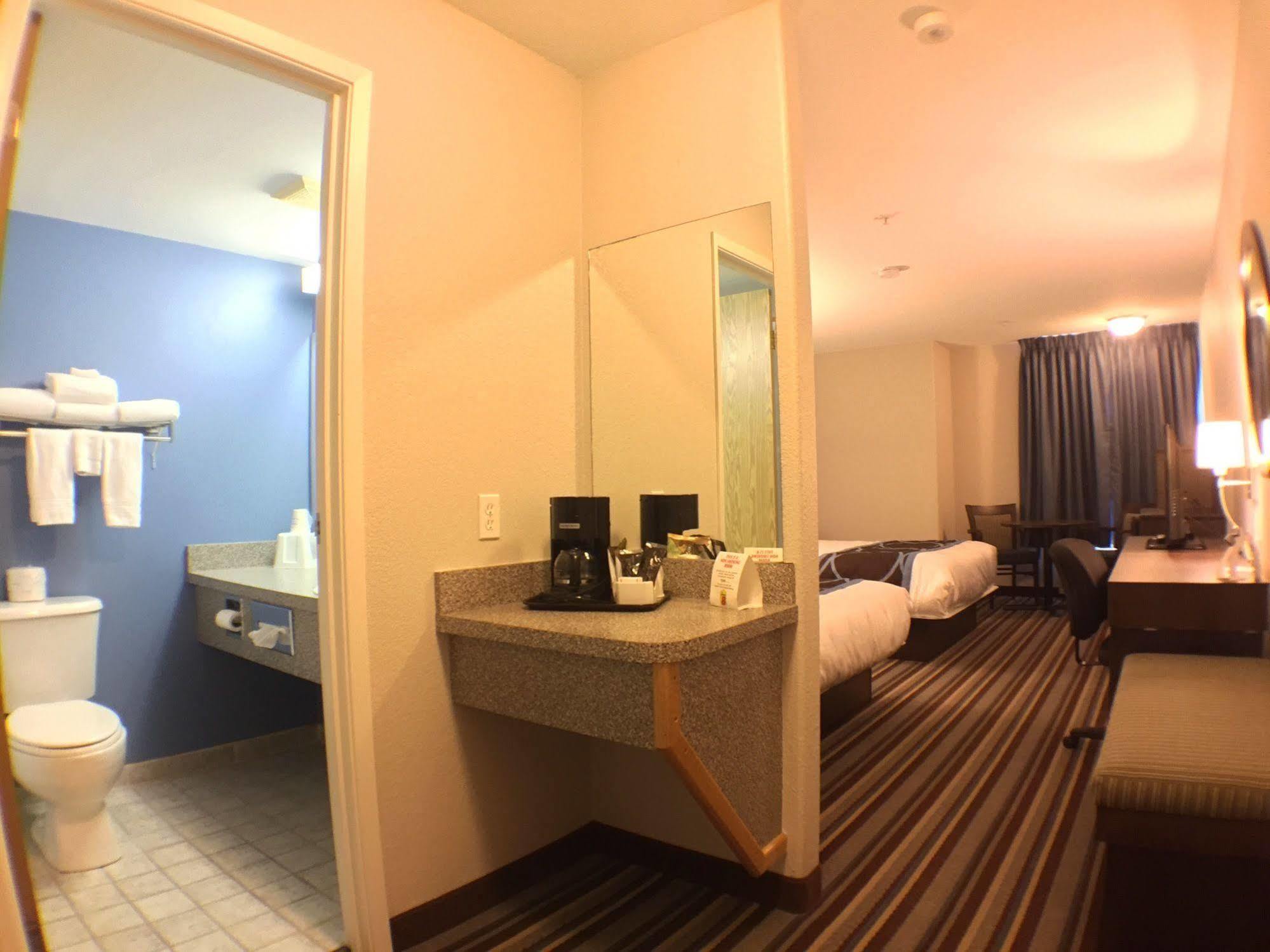 Super 8 By Wyndham Fort Frances Exterior photo