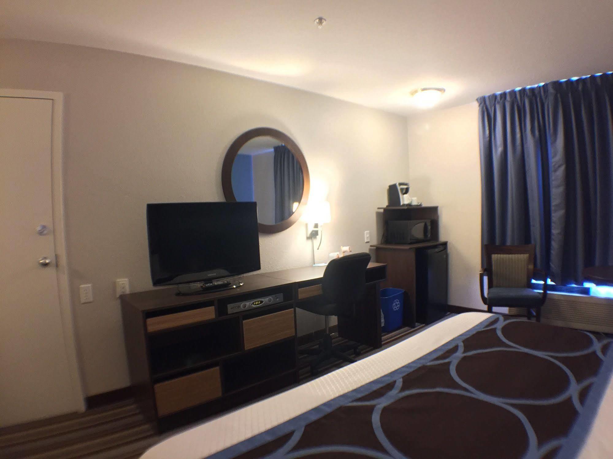 Super 8 By Wyndham Fort Frances Exterior photo