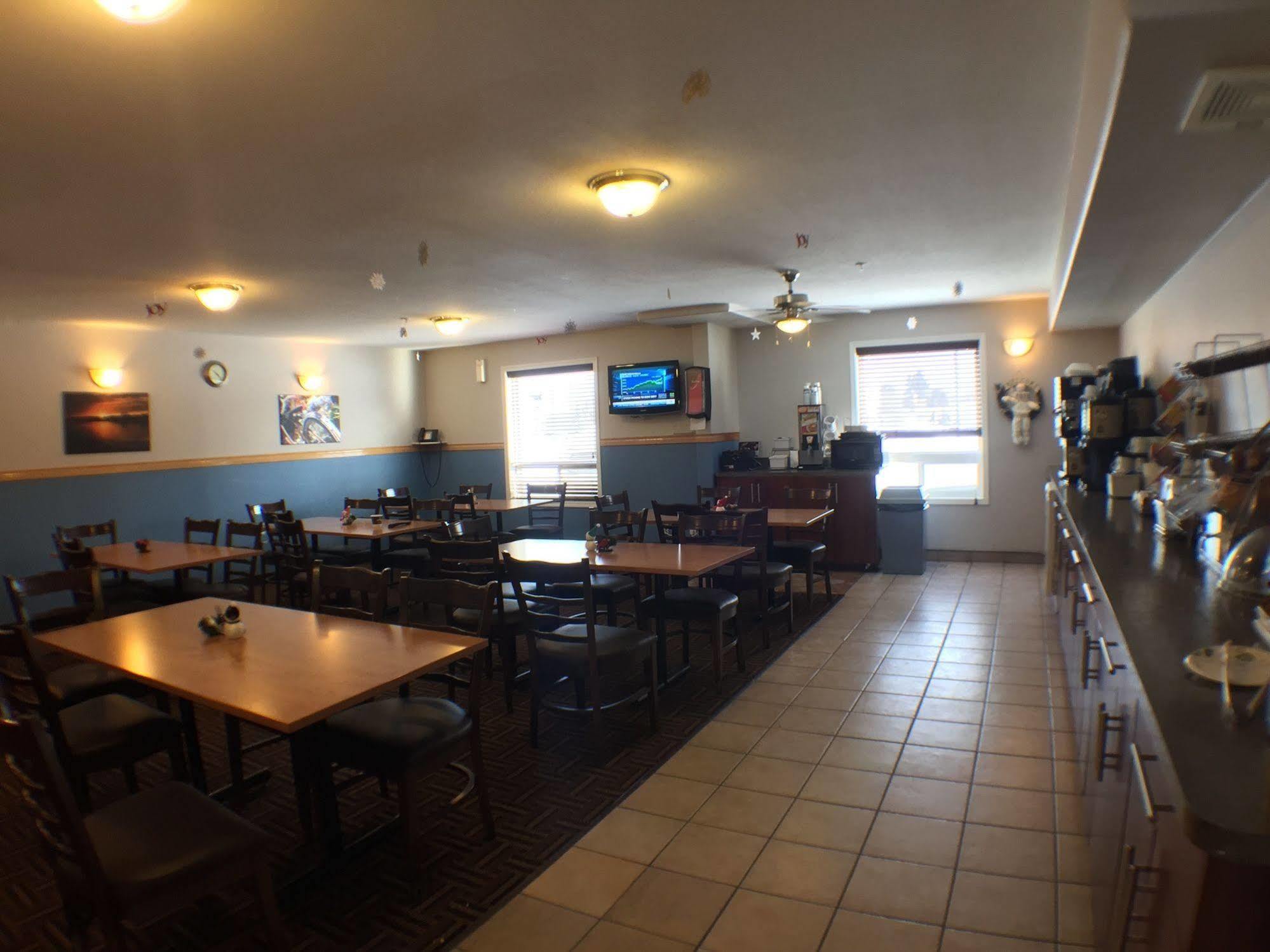 Super 8 By Wyndham Fort Frances Exterior photo